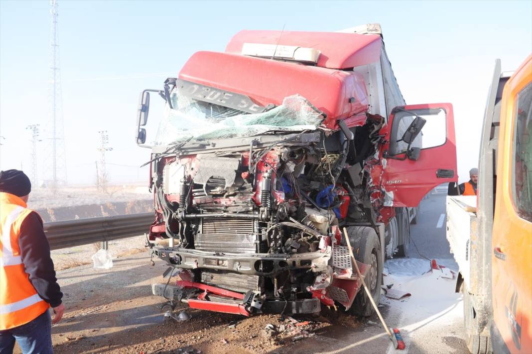 Konya'da TIR'lar dahil birçok araç birbirine girdi! Çok sayıda ekip sevk edildi 8